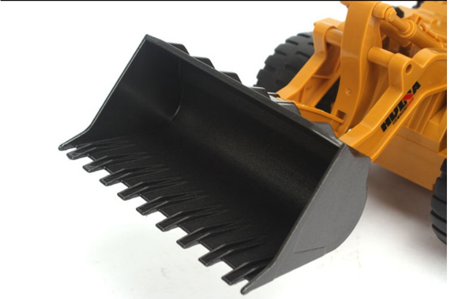 Remote control engineering vehicle 6-pass alloy version loading truck bulldozer child charging remote control toy forklift