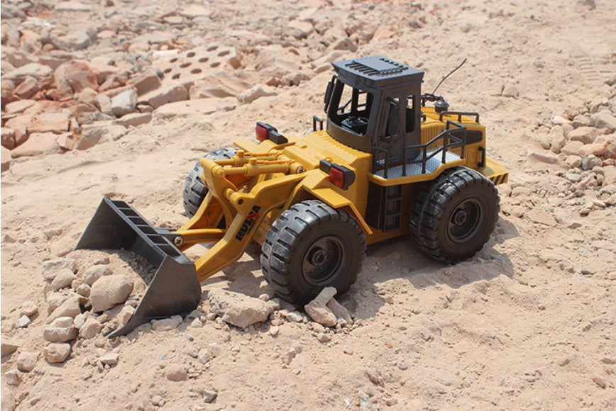 Remote control engineering vehicle 6-pass alloy version loading truck bulldozer child charging remote control toy forklift