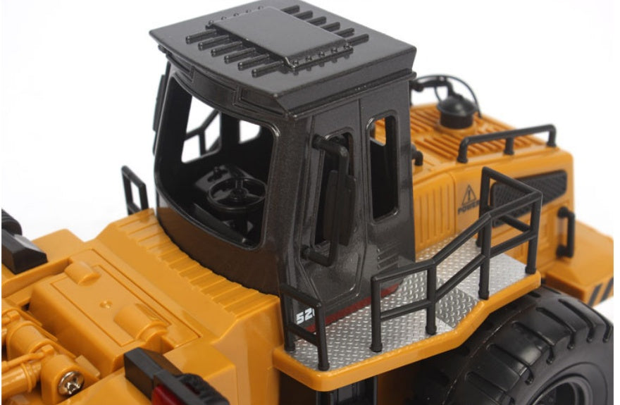Remote control engineering vehicle 6-pass alloy version loading truck bulldozer child charging remote control toy forklift